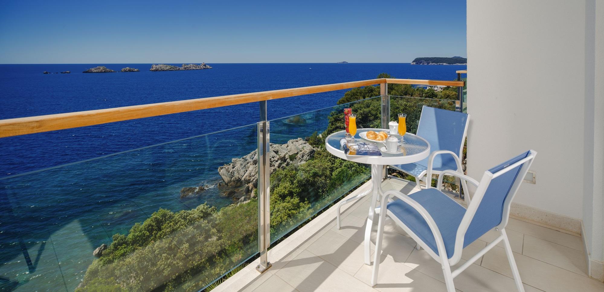 Royal Princess Hotel Дубровник Екстериор снимка A balcony