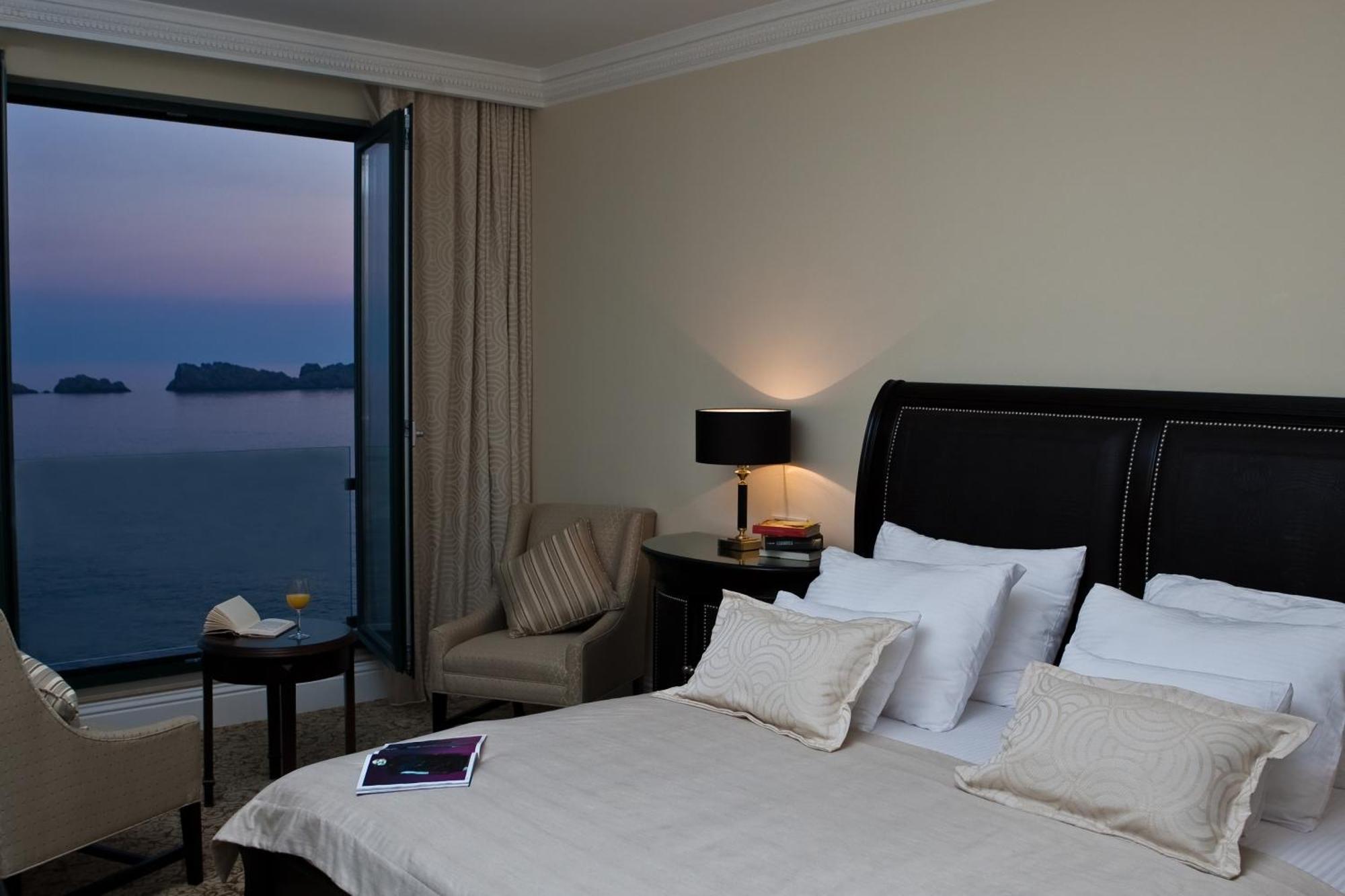 Royal Princess Hotel Дубровник Екстериор снимка A room at the hotel