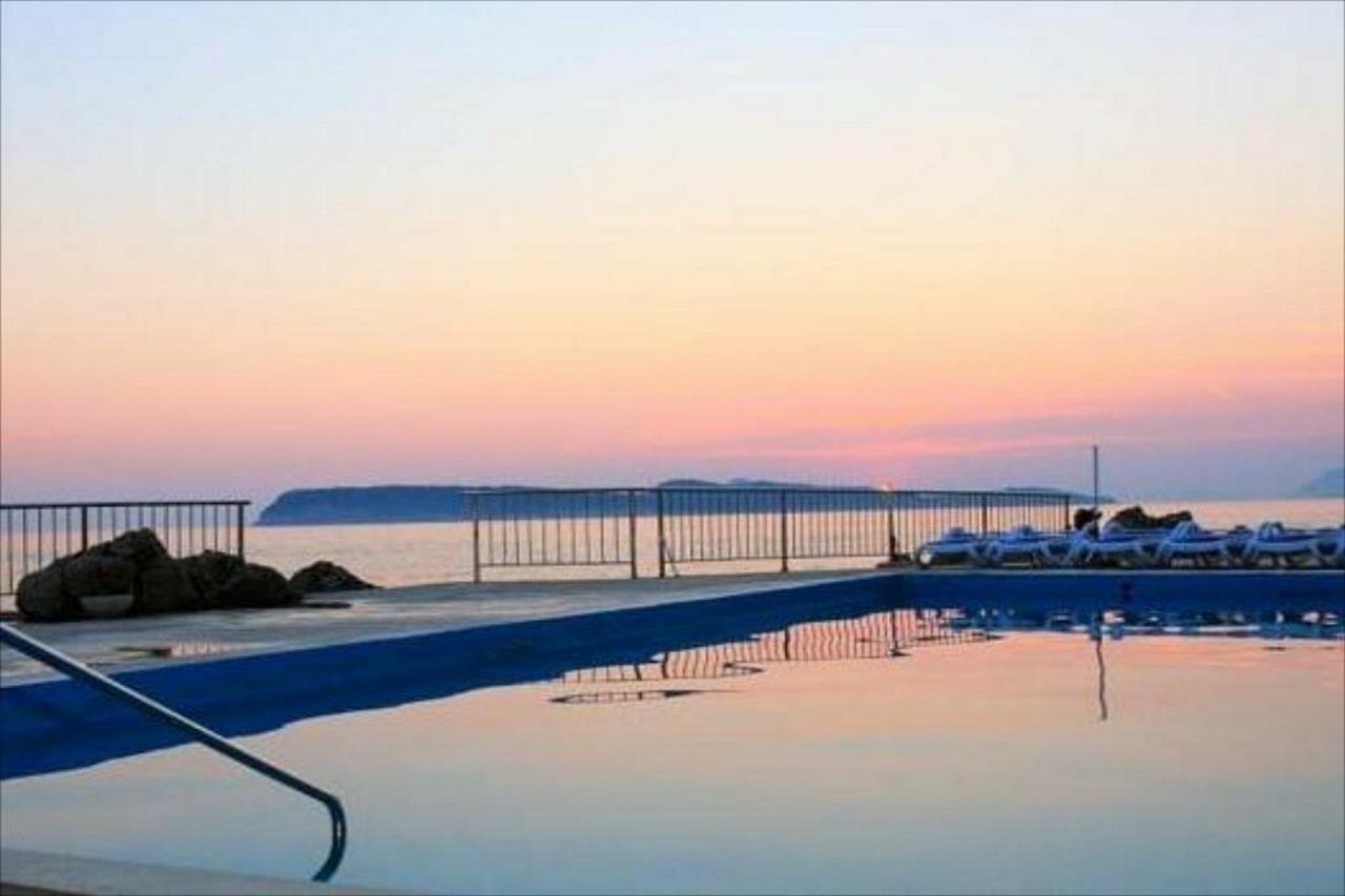 Royal Princess Hotel Дубровник Екстериор снимка Sunset at the port of Rafina